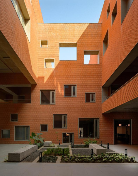 Новое здание университета "Престиж" в городе Индаур, Индия