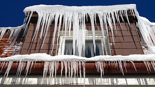 Плохая примета: о каких проблемах в доме говорят сосульки на крыше